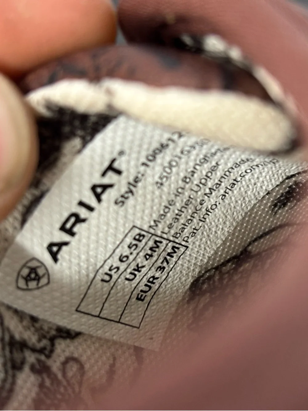 Ariat Cream and Brown Paisley Interior Label - Picture 5 of 5